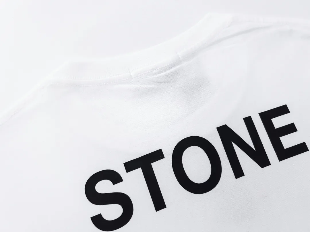 W651#P110💰 [Stone lsland/Stone Island summer new rust compass front and back printed pattern short-sleeved T-shirt] ⚠️[Original creation, high control of details] - Made of 260 grams of combed cotton, 32 count double yarn, soft and comfortable to the touch, sweat-absorbent and breathable. - Simple, basic and versatile style, original quality, the first choice for couples. - Made in a large factory, four needles and five threads on the shoulder, neat alignment, high quality workmanship. - Same style for men and women. Very versatile, one piece for everyone, details are clearly visible. Color: Black White Size: M L